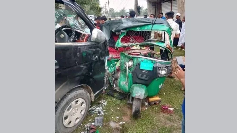 শ্রীমঙ্গলে মাইক্রোবাস-অটোরিকশা সংঘর্ষে নিহত ৩