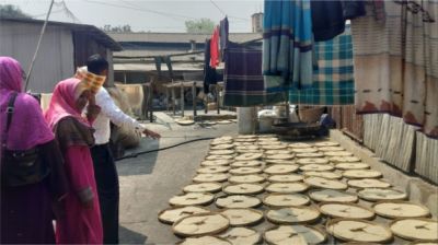 বগুড়ায় নোংরা পরিবেশে মিছরি ও সেমাই তৈরি, জরিমানা