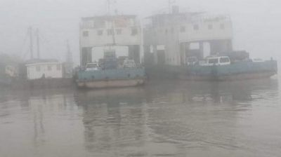 ঘন কুয়াশায় পাটুরিয়া-দৌলতদিয়া নৌরুটে ফেরি চলাচল বন্ধ