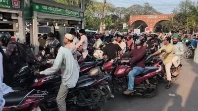 রাজধানীসহ সারা দেশে পেট্রোল পাম্পে তেলের সংকট