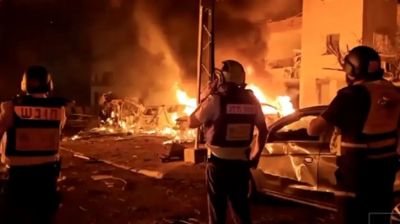 ইরানের ক্ষেপণাস্ত্র হামলায় জ্বলছে তেল আবিব