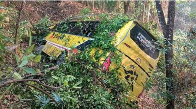 বান্দরবানে পর্যটকবাহী বাস খাদে, আহত অন্তত ১৫