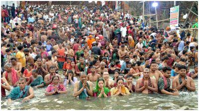 নারায়ণগঞ্জের ব্রহ্মপুত্র নদের তীরে শুরু ‘পাপমুক্তির’ স্নানোৎসব