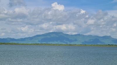 নাফনদী থেকে ৩ নৌকা সহ ১৩ জেলেকে ধরে নিয়ে গেছে আরাকান আর্মি