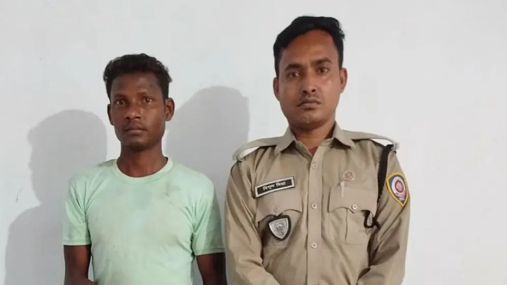 বগুড়ায় চোলাই মদসহ গ্রেপ্তার ১