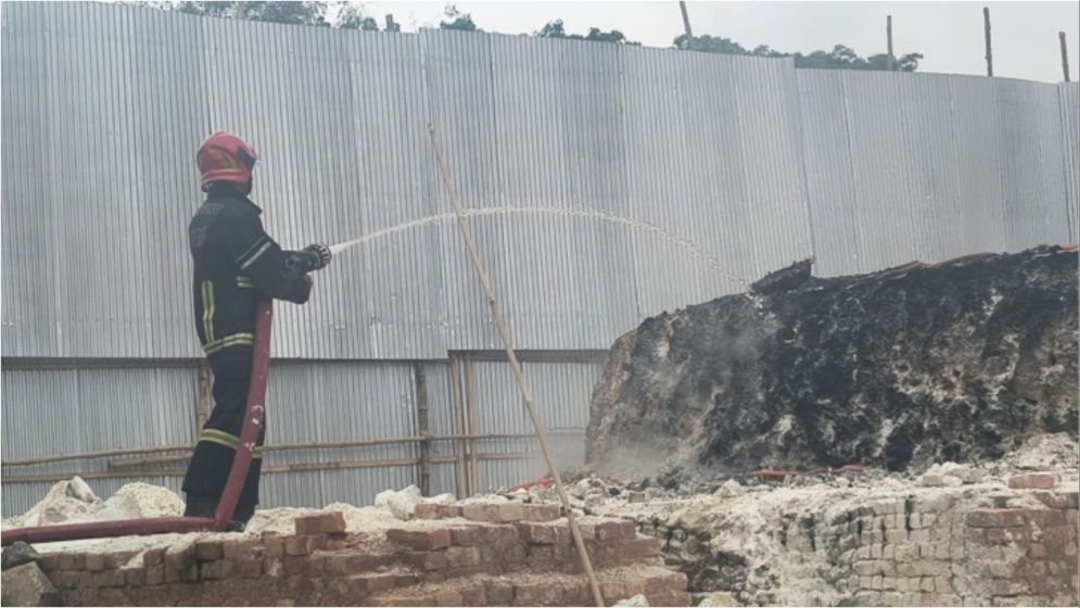 সোনারগাঁয়ে অবৈধ ৫টি চুনা কারখানা গুড়িয়ে দিয়েছে প্রশাসন ও এক রেস্টুরেন্টকে জরিমানা