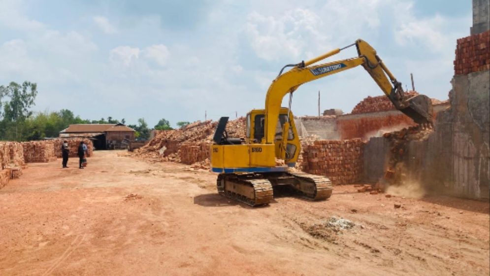 কুড়িগ্রামে অবৈধ ইটভাটার বিরুদ্ধে কঠোর অভিযান, জরিমানা ১৬ লাখ