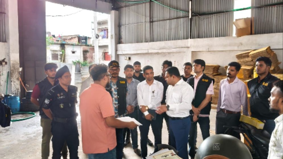 রূপগঞ্জে অনুমতি ছাড়াই ভোজ্যতেল ব্লেন্ডিং, দুই প্রতিষ্ঠানকে জরিমানা