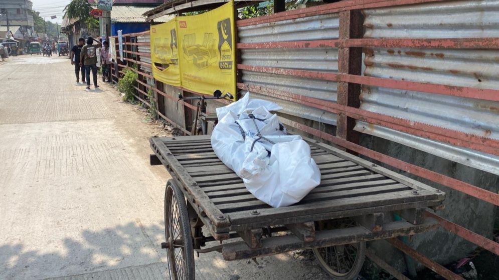 নরসিংদীতে ট্রেনে কাটা পড়ে যুবকের মৃত্যু