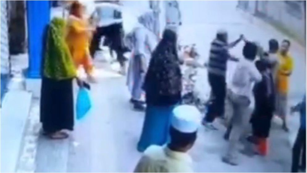 নরসিংদীতে ড্রেন বন্ধ নিয়ে প্রতিবাদে সন্ত্রাসী হামলা