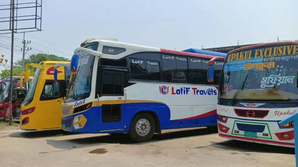 বাস চলাচল নিয়ে দ্বন্দ্বে অচল রাজশাহী রুট