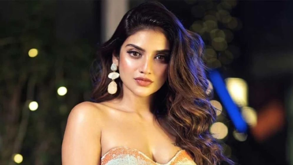 জিজ্ঞাসাবাদের পর নুসরাতের পোস্ট, আলোচনায় অভিনেত্রী