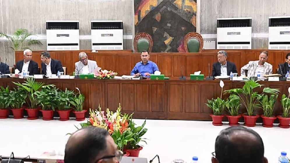 জ্বালানি সংকট মোকাবেলায় অফিস সময় কমাল সরকার