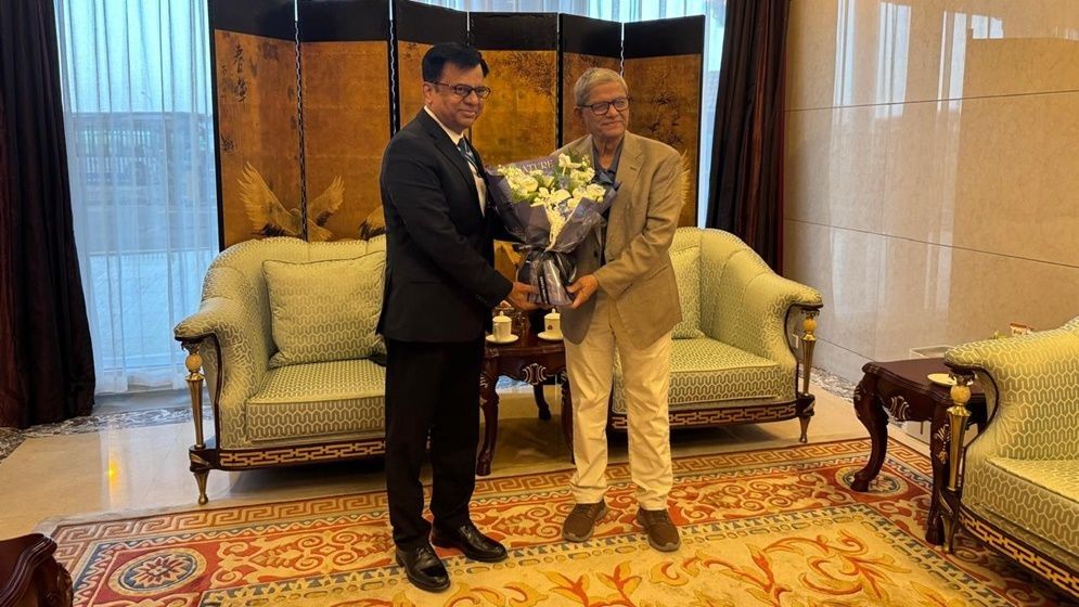 চীন সফরে বেইজিং পৌঁছেছেন মির্জা ফখরুল