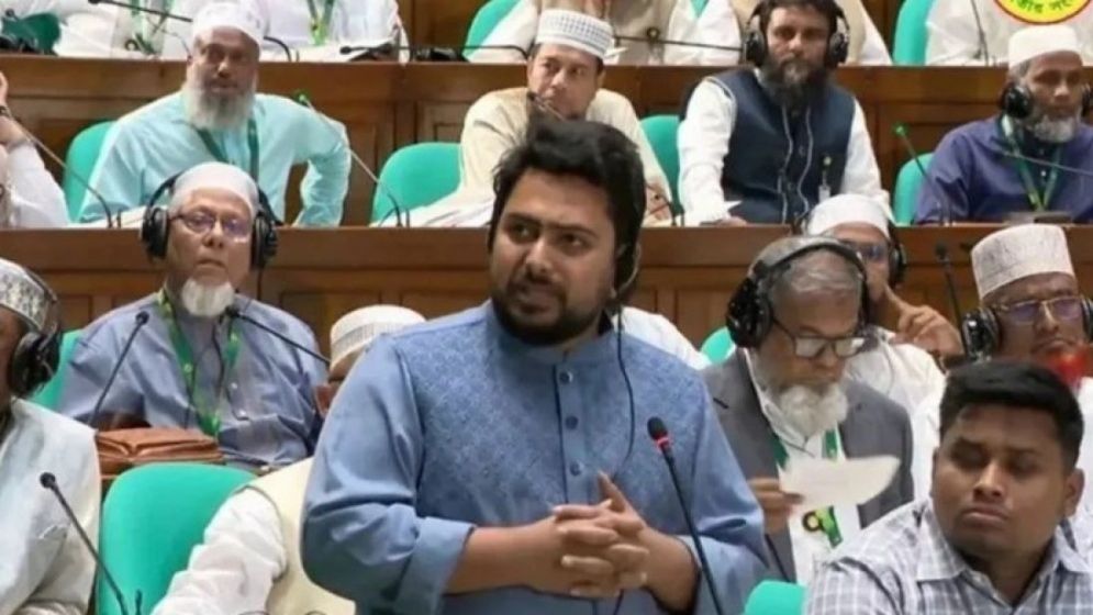 রাষ্ট্রপতিকে অপসারণ ও গ্রেফতারের দাবি নাহিদের