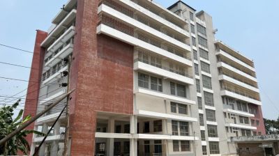 ৮ বছরেও নির্মাণ কাজ শেষ হয়নি ২৫০ শয্যার ভবনের, চিকিৎসাসেবা থেকে বঞ্চিত মানুষ