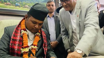 স্ত্রীকে নিয়োগ দিয়ে বরখাস্ত মন্ত্রী