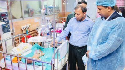 চট্টগ্রামে ফেলে যাওয়া মা-নবজাতকের পাশে মানবিক ডিসি জাহিদ