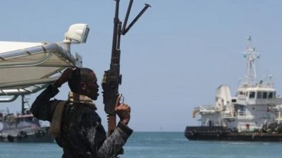 তেল ট্যাংকারসহ ১১ পাকিস্তানিকে ধরে নিয়ে গেছে জলদস্যুরা