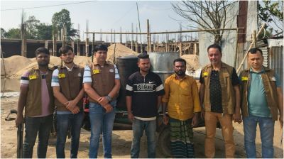 নরসিংদীতে চোরাই ডিজেল জব্দ, বাবা ছেলে গ্রেপ্তার