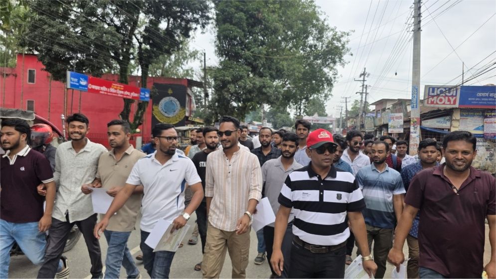 জুলাই সনদ বাস্তবায়নে কুড়িগ্রামে জেলা ছাত্রদলের সম্মিলিত লিফলেট বিতরণ
