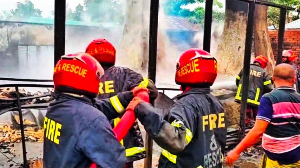 শেরপুরে লাচ্ছা-সেমাই কারখানায় ভয়াবহ অগ্নিকাণ্ড