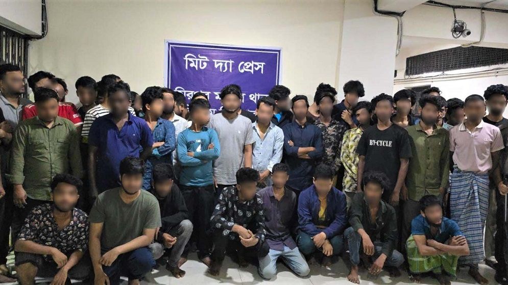 মিরপুরে পুলিশের বিশেষ অভিযানে ৫৪ জন গ্রেফতার