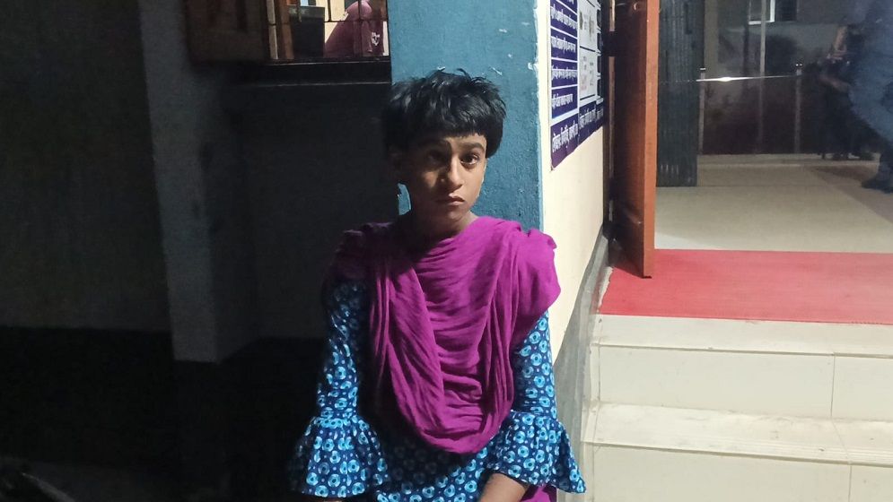 শেরপুরে গভীর রাতে কিশোরীকে উদ্ধার করে যুবকেরা, দায়িত্ব এড়ানোর অভিযোগ পুলিশের বিরুদ্ধে