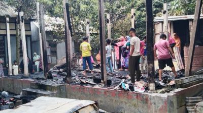 তিন সন্তানকে বাঁচিয়ে আগুনে পুড়ে মারা গেলেন স্বামী-স্ত্রী