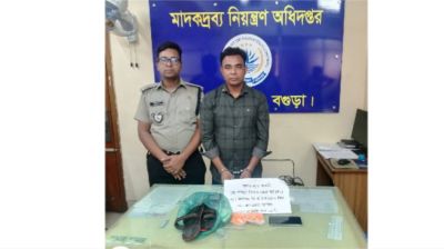 বগুড়ায় স্যান্ডেলের ভেতর থেকে দেড় হাজার ইয়াবা উদ্ধার, গ্রেপ্তার ১