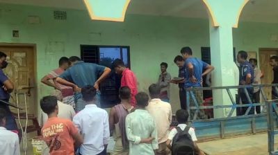 স্কুলের বারান্দায় ভিক্ষুকের মরদেহ, ব্যাগে মিলল ৭০ হাজার টাকা