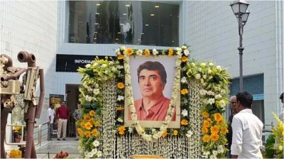 নির্মাতা অনীক দত্তকে শেষ শ্রদ্ধা