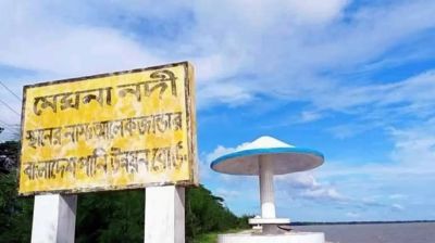 চরে আটকা পড়া দেড়শতাধিক পর্যটক