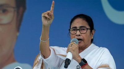 পদত্যাগ করতে অস্বীকৃতি জানিয়েছেন মমতা