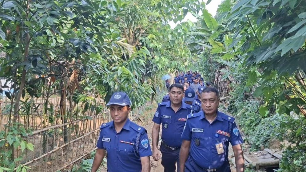 হাটহাজারীর সন্ত্রাসীদের অভয়ারণ্য জঙ্গল উদালিয়ায় পুলিশের বিশেষ অভিযান