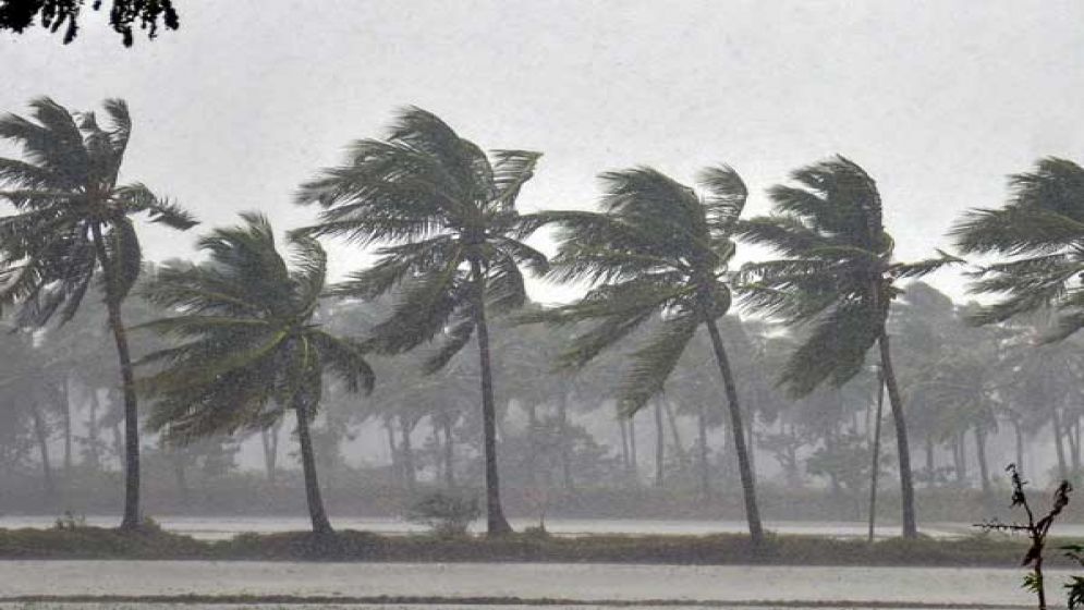 ১০ জেলায় ঝড়ের আভাস, নদীবন্দরেও সতর্কবার্তা