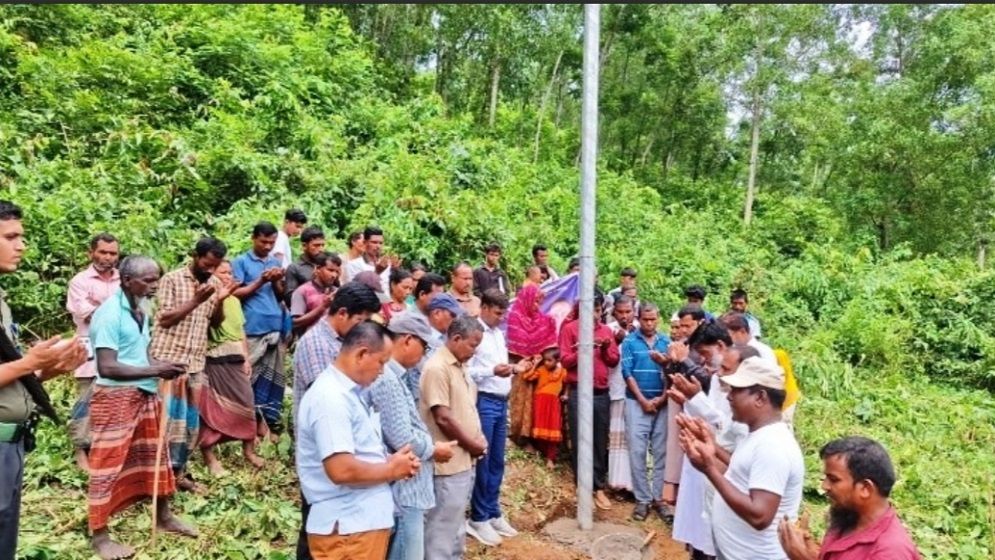 বন্যহাতির উপদ্রব রোধে দুর্গাপুর সীমান্তে ২০টি সোলার স্ট্রিটলাইট স্থাপন