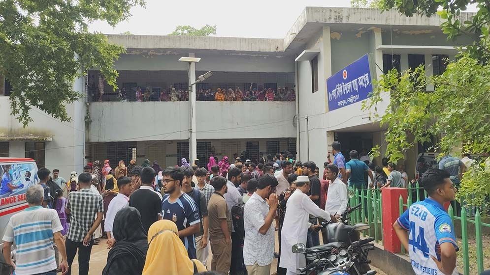 লক্ষ্মীপুরে মা ও দুই মেয়েকে কুপিয়ে হত্যা, অভিযুক্ত যুবক গণপিটুনিতে নিহত
