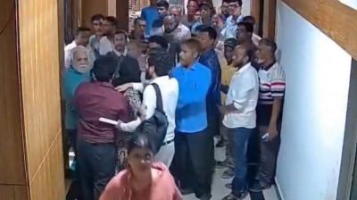 চট্টগ্রাম বিদ্যুৎ ভবনে সিবিএ নেতাদের সাথে প্রকৌশলীর হাতাহাতি