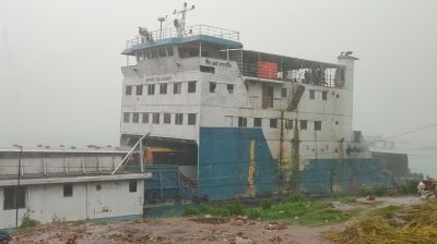 দৌলতদিয়া-পাটুরিয়া নৌরুটে ফেরি ও লঞ্চ চলাচল বন্ধ