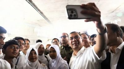 প্রধানমন্ত্রীর সঙ্গে সেলফি তুলে উচ্ছ্বসিত মনোহরগঞ্জের শিক্ষার্থীরা