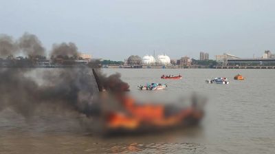 কর্ণফুলীতে ফিশিং ট্রলারে বিস্ফোরণ, দগ্ধ ৬