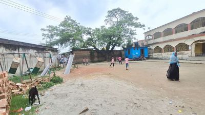 কটিয়াদীতে বিদ্যালয়ের সীমানা প্রাচীর নির্মাণে জমি দখলের অভিযোগ