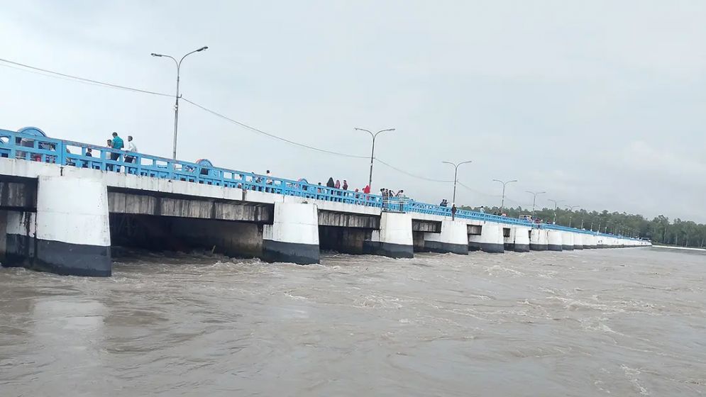 উজানের ঢলে বাড়ছে তিস্তার পানি
