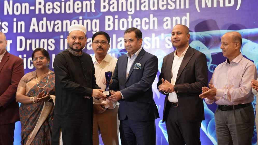 গ্লোবাল হেলথ অ্যাওয়ার্ড পেলেন মীম শরৎ গ্রুপের ব্যবস্থাপনা পরিচালক সোহাগ