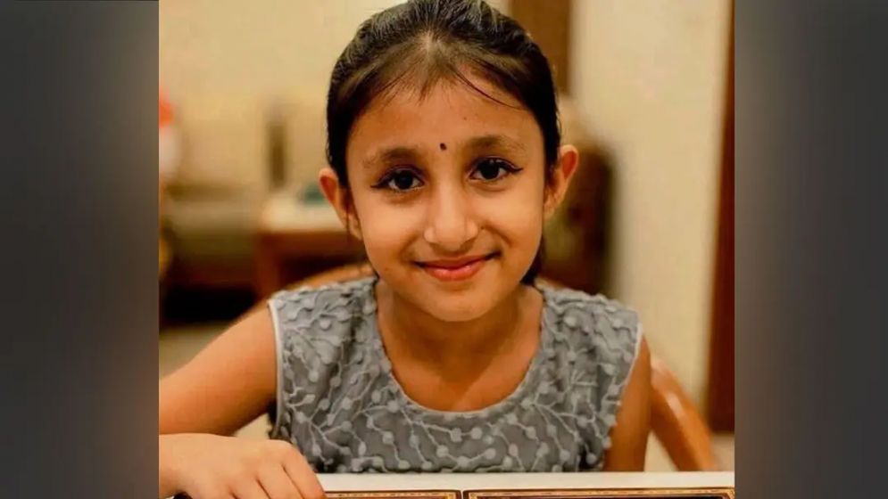 ‘আমার ছোট্ট মেয়েটিকে মেরে পুকুরে ফেলে রেখেছে’