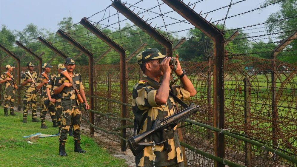বাংলাদেশ সীমান্তে নিজেদের মধ্যে গোলাগুলি করে ২ বিএসএফ সদস্য নিহত