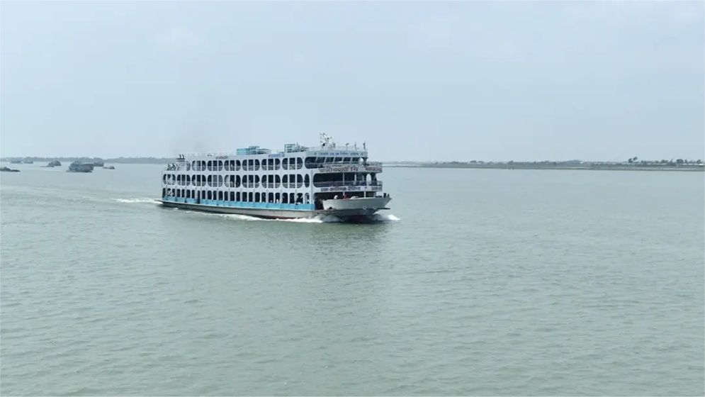 বৈরী আবহাওয়ায় ভোলার ১০ রুটে লঞ্চ চলাচল বন্ধ
