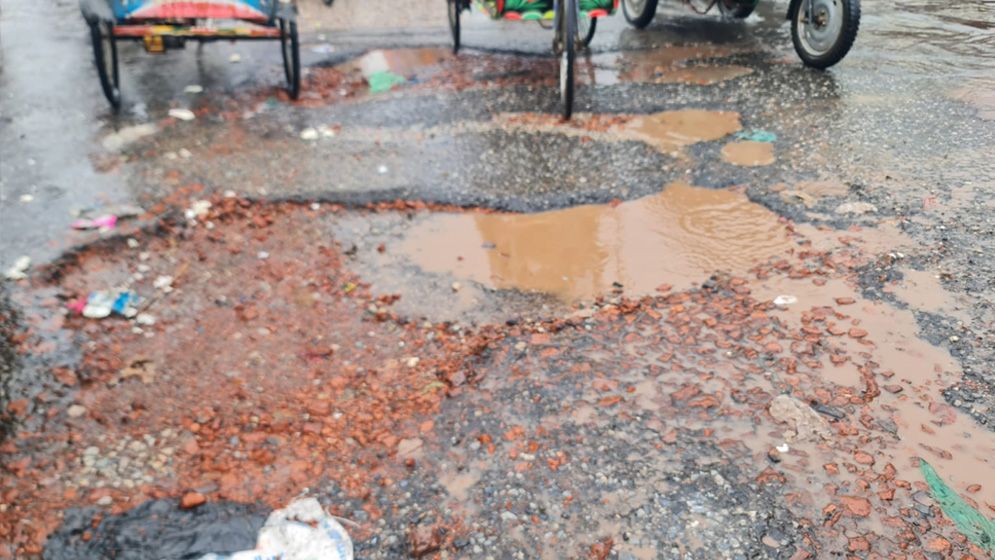ঢাকা-চট্টগ্রাম মহাসড়ক যেন মরণফাঁদ