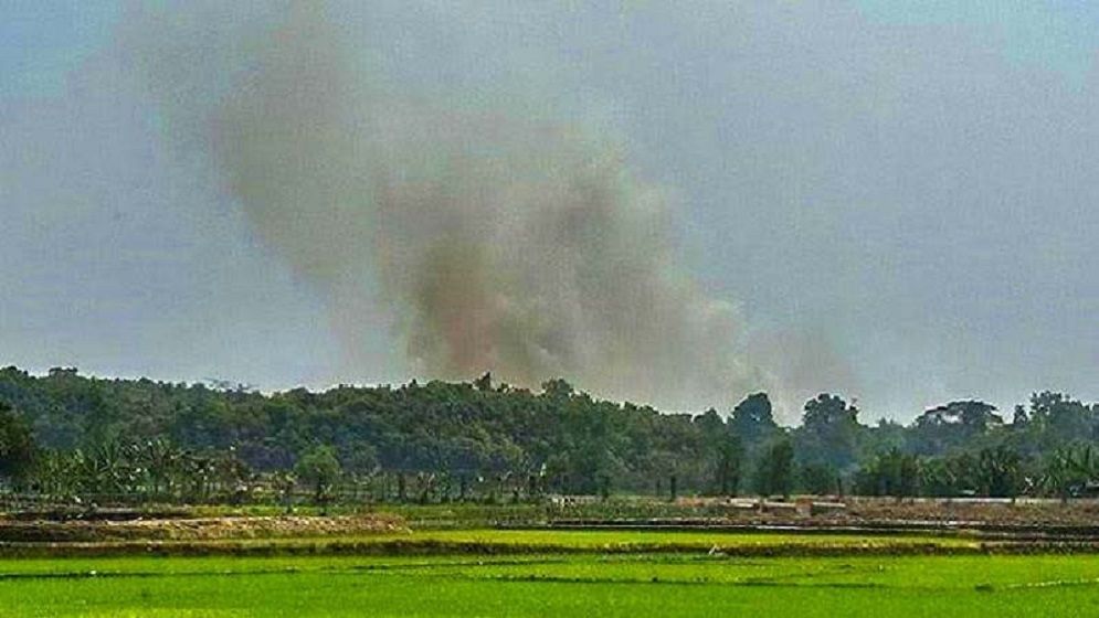 টেকনাফের সীমান্তবর্তী মানুষ আবারও আতংকে, ওপারে ভয়াবহ বিকট শব্দ